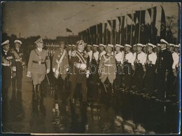 1938 Horthy Miklós (1868-1957) Kormányzó Megérkezése Berlinbe Hitlerhez, Hátoldalon Feliratozott Sajtófotó, 17,5×23,5 Cm - Other & Unclassified