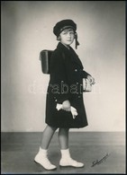 1934 Diáklány, Tóth Margit Műtermében Készült, Pecséttel Jelzett, Aláírt Fotó, 23×17 Cm - Autres & Non Classés