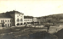 T2 1942 Zilah, Zalau; Fő Tér, Gyógyszertár, Kávéház és étterem, Avram Gergely, Kincses és Szabó Kálmán üzlete / Main Squ - Unclassified