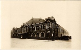 ** T1 Manchester, Ice Palace, Automobiles. Photo - Zonder Classificatie