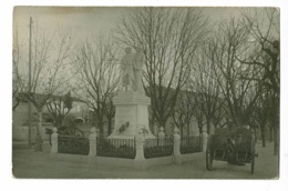 Carte Photo - Monument Aux Morts De Vergèze (entouré De Canons, Inauguré Le 03/10/1920 - Vergèze