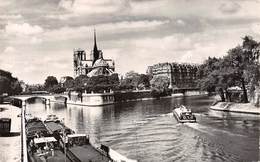 Carte Postale PARIS (75) Cathédrale Notre-Dame 1163-1260 Flèche Tombée Le 15-04-2019-PENICHE-BATEAU -Eglise-Religion - Churches