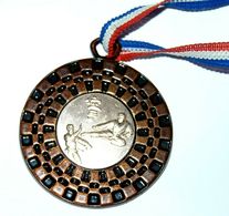 BELLE MEDAILLE Art Martial KARATE 4.9 CM - Arti Martiali