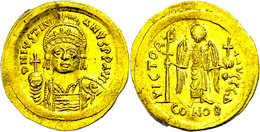 Justinianus I., 527-565, Solidus (4,50g), Konstantinopel. Av: Büste Mit Kreuzglobus Von Vorn, Darum Umschrift. Rev: Steh - Byzantium