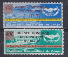 Congo République Démocratique N° 658 / 59 X Journée Mondiale De L'enfance Les 2 Valeurs Trace De Charnière Sinon TB - Neufs