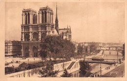 Carte Postale PARIS (75) Cathédrale Notre-Dame 1163-1260 Flèche Tombée 15-04-2019-Religion-Eglise - Kerken