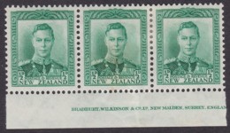 New Zealand 1941 SG 606 Mint Hinged Toned - Unused Stamps