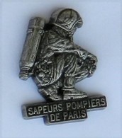 PO39 Pin's SAPEURS Pompiers Pompier Paris Qualité Arthus Non Signé Achat Immédiat Immédiat - Pompiers