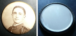 Rare Ancien Petit Glaçoide, Miroir De Poche, Photo Homme Soldat Militaire Militaria N°1 - Accessoires