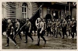 Propaganda WK II Vorbeimarsch Der Alten Garde Am Braunen Haus Foto AK I-II - Weltkrieg 1939-45