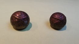 Lot De 2 BOUTONS Anciens - Diamètre Environ 17 Mm Demi Sphère - Vêtement Armée Militaire Guerre Soldat /5 - Boutons