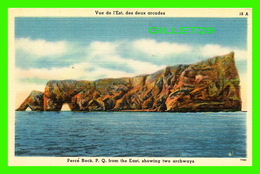 PERCÉ, QUÉBEC - VUE DE L'EST, DES DEUX ARCADES - H. V. HENDERSON - - Percé