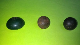 Lot De 3 BOUTONS Anciens - Diamètre Environ 17 Et 22 Mm Demi Sphère - Vêtement Armée Militaire Guerre Soldat /9 - Boutons