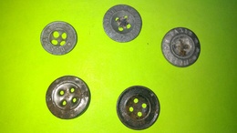 Lot De 5 BOUTONS Anciens - Diamètre Environ 14 à 17 Mm - Vêtement Armée Militaire Guerre Soldat /11 - Boutons