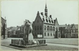 Laventie Le Monument Et La Mairie - Laventie