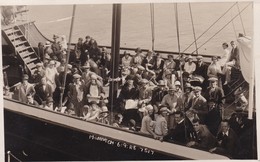 TRES BELLE CARTE PHOTO / BATEAU ANGLAIS ?  / LECTEUR DU DAILY MIRROR /  / MONARCH / 6.9.1928 - Ferries