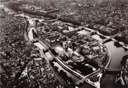 Carte Postale GRAND FORMAT PARIS (75) Cathédrale Notre-Dame 1163-1260-Flèche Brulée Le 15-04-2019 (Eglise-Religion) - Kirchen