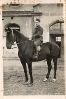 80. CPA Photo. BEAUMETZ, Par Roisel.  Soldat Sur Son Cheval. Souvenir Augustin Delahaye. 1940. Scan Du Verso. - Roisel