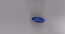 Pin's Logo Ford (époxy Fond Argenté) Longueur: 1,6 Cm - Ford