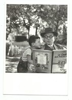 CPM Photographie : Janine Niepce Rully En Bourgogne En 1952- Enfant L Album Bd Hergé Le Crabe...Ed Nouvelles Images 1989 - Unclassified