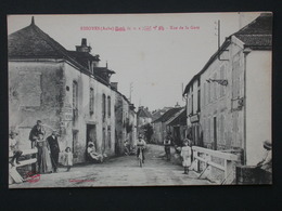 Ref5792 CPA Animée De Essoyes (Aube) Rue De La Gare Coll. Berlot - Essoyes