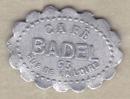 42 . Loire. Saint Etienne. Café Badel  12 ½ Centimes , En Aluminium Ovale Lobé - Notgeld