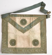 XX. Sz. Eleje: Szabadkőműves Kötény. Selyem, Bőr. Kígyómintás Fém Csattal / Freemason Apron. Silk, Leather 39x34 Cm - Andere & Zonder Classificatie