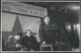 1947 Munkaverseny Megnyitója A BSzKRt Bp-i Főműhelyében, Hátoldalon Feliratozott Fotó, 11×17 Cm - Andere & Zonder Classificatie