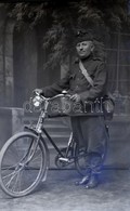 Cca 1940-es években Kiskunfélegyházán Szolgálatot Teljesítő Katonákról Készült 13 Db Vintage Negatív (kerékpáros Futár,  - Andere & Zonder Classificatie