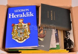 Egy Doboznyi Vegyes Könyv Tétel Történelmi Helytörténeti Könyvekkel, és újságokkal - Zonder Classificatie