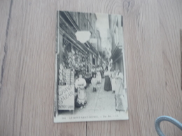 CPA 50 Manche Mont Saint Michel Une Rue Belle Animation Grand Bazar - Le Mont Saint Michel