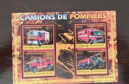 CENTRAFRIQUE Camions De Pompiers, Bomberos, Firemen, Feuillet 4 Valeurs émises En 2012. Bloc Oblitéré (used) - Pompieri