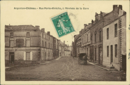 79 ARGENTON CHATEAU / Rue Porte Virèche à L'arrivée De La Gare / - Argenton Chateau