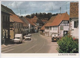 67 LA PETITE PIERRE Rue Principale , Voiture Année 60 , Citroen H , Renault 4  Camionnette - La Petite Pierre