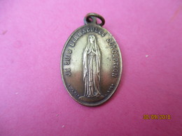 Médaille De Chaînette/Souvenir De ND De Lourdes/Je Suis L'immaculée Conception /Début  XXéme Siécle   CAN789 - Religion & Esotericism