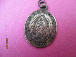 Médaille De Chaînette/Notre Dame De Lourdes / Je Suis L'immaculée Conception / Mi-XIXéme Siécle   CAN792 - Religion & Esotericism