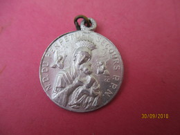 Médaille De Chaînette/ Notre Dame Du Perpétuel Secours / Aluminium / Vers 1920 - 1950           CAN796 - Religion & Esotérisme