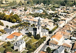 BRIOUX Sur BOUTONNE - Vue  Aérienne. Le Centre Du Bourg . CPM Pas Courante - Brioux Sur Boutonne