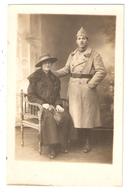 Carte Photo Militaria - Militaire - Uniforme 33 ème Régiment - Femme Assise - Mode - Uniformen