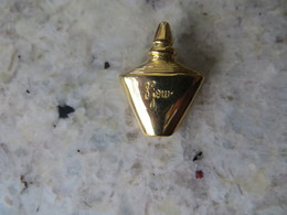 Jolie Petite Broche Miniature Bouteille De Parfum YVES ROCHER 8ème Jour -  Taille 1.5 Cm Neuve - Toebehoren