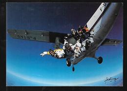 Cpm St004639 Chutes Libres, Parachutisme, Parachute , Avion, Photo Guy Sauvage - Parachutisme