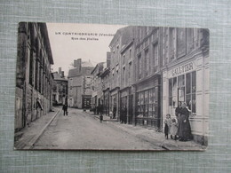 CPA 85 LA CHATAIGNERAIE RUE DES HALLES COMMERCES ANIMEE - La Chataigneraie