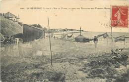 LA BERNERIE - Sur La Plage, Le Coin Des Pêcheurs Des Cabanes Noires. - Pêche