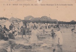 ROYAN (17) Côte D'Argent . Casino Municipal Vu De La Grande Conche ( Belle Scène De Plage ) - Royan