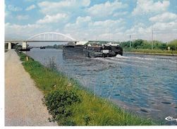 62 - ISBERGUES - LE CANAL - LE CANAL -  PENICHE Transportant Sa VOITURE -   COMBIER -CIM Imp à MACON 0210 - Isbergues