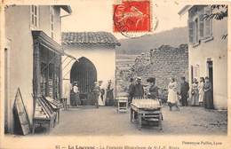 07-LA-LOUVESC- LA PLACE DE LA FONTAINE MIRACULEUSE DE ST-JF REGIS - La Louvesc