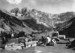 65-CIRQUES-DE-GAVARNIE- LE VILLAGE ET AU FOND LE MASSIF DU MARBORE - Gavarnie