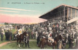 Cpa Deauville Le Pesage Et Les Tribunes. - Deauville