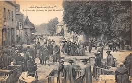 35-COMBOURG- LA PLACE DU CHATEAU , UN JOUR DE MARCHE - Combourg