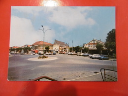 D 78 - Les Clayes Sous Bois - La Place Du Marché - Voiture - Les Clayes Sous Bois